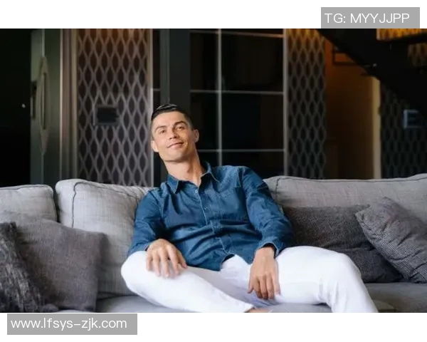 头发如爆炸般蓬松的足球明星们展现独特魅力与风格